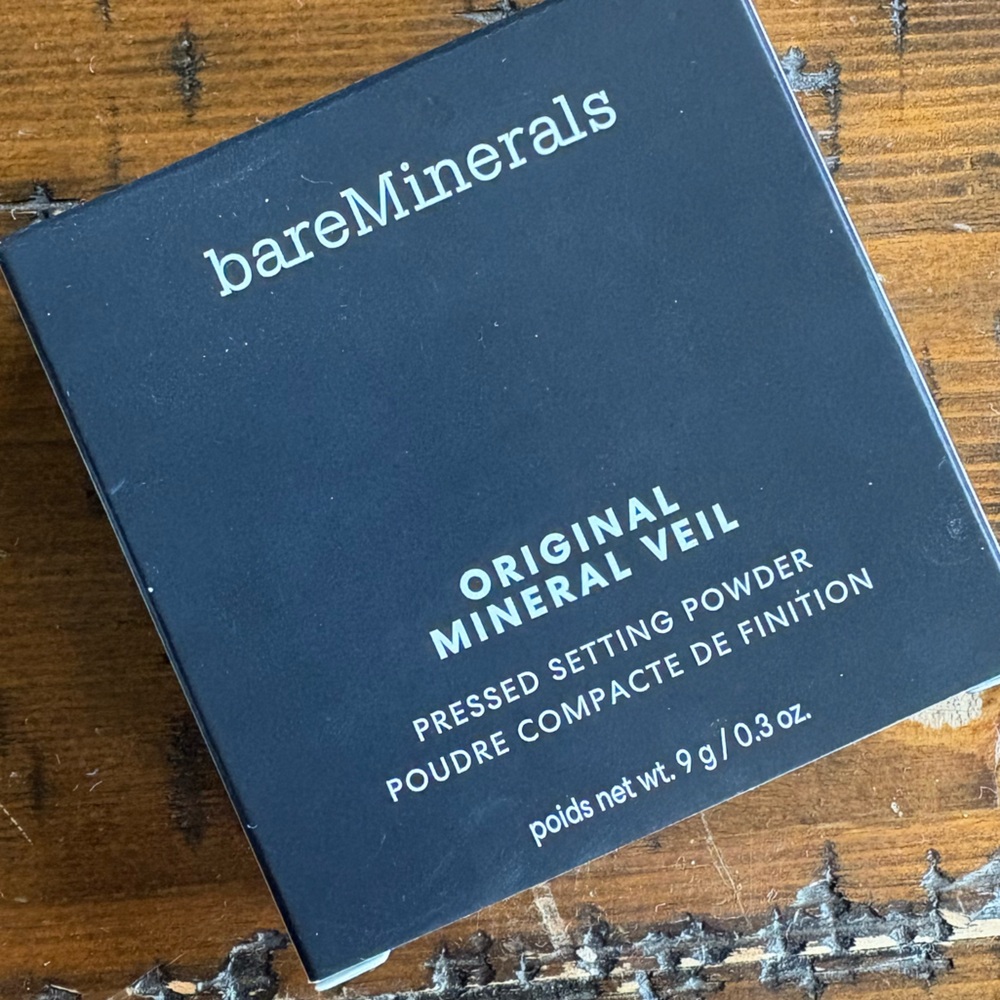 bareMinerals Mineral Veil Setting Powder - Sheer Light - Picture 2 of 4